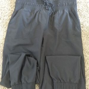 Albion's destination joggers in black